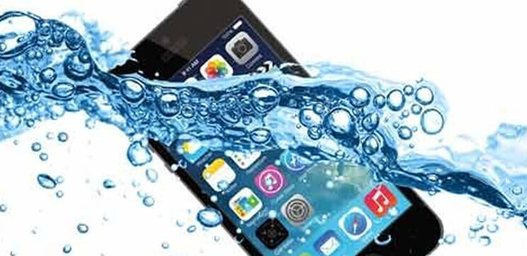 iPhoneが水没した画像