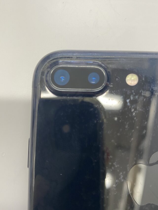 iPhone7Plusカメラの表面のガラス修理後