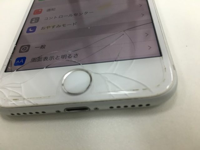 iPhone7画面割れ交換修理