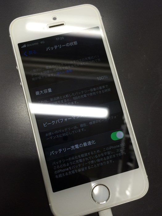 バッテリー交換が完了したiPhoneSE