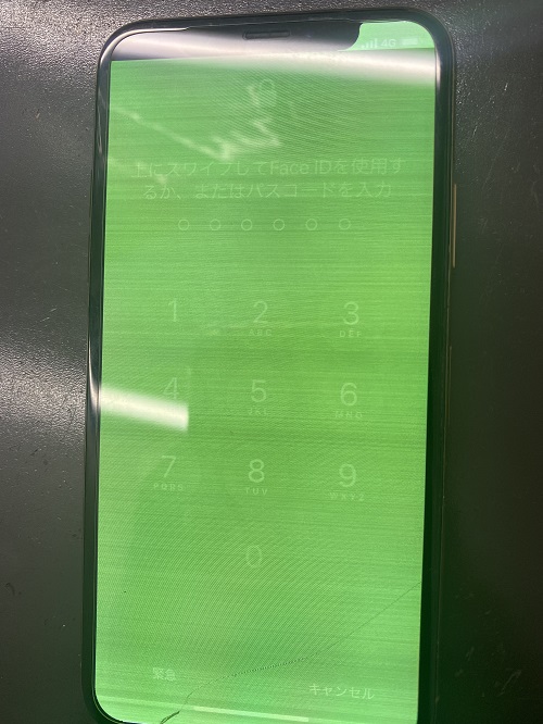 画面が緑色になったiPhoneXS