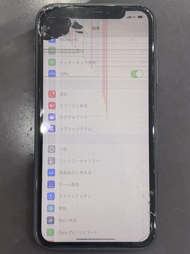 角部分から液晶が漏れだしたiPhone11も即日修理可能です♪ | ス
