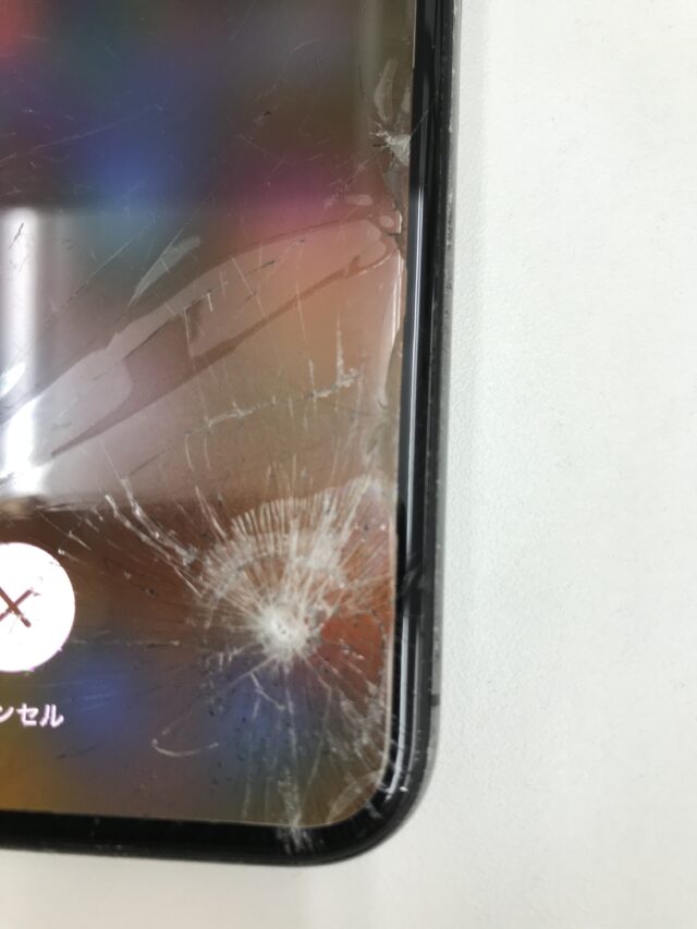 iPhone Xの画面ガラス割れ修理