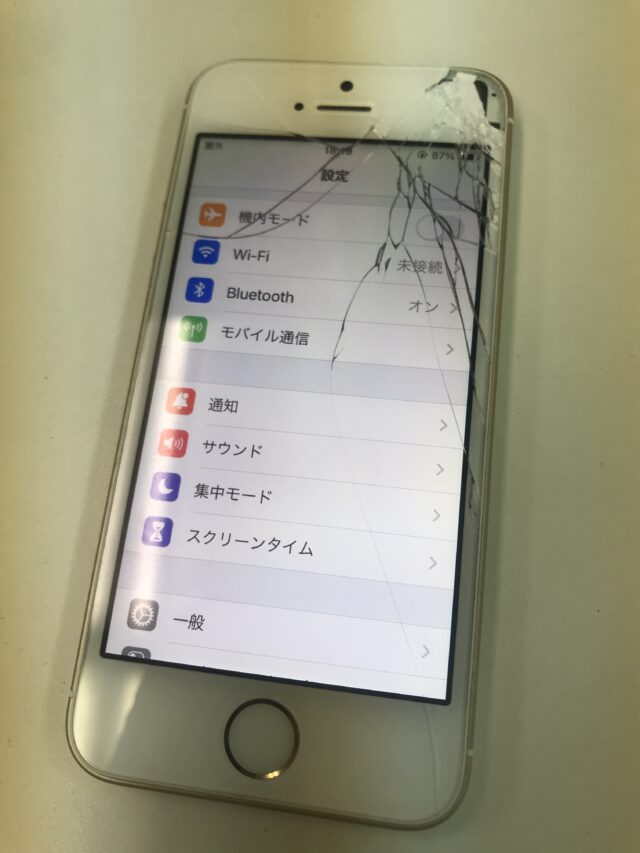 iPhoneSE第1世代のガラス割れ修理
